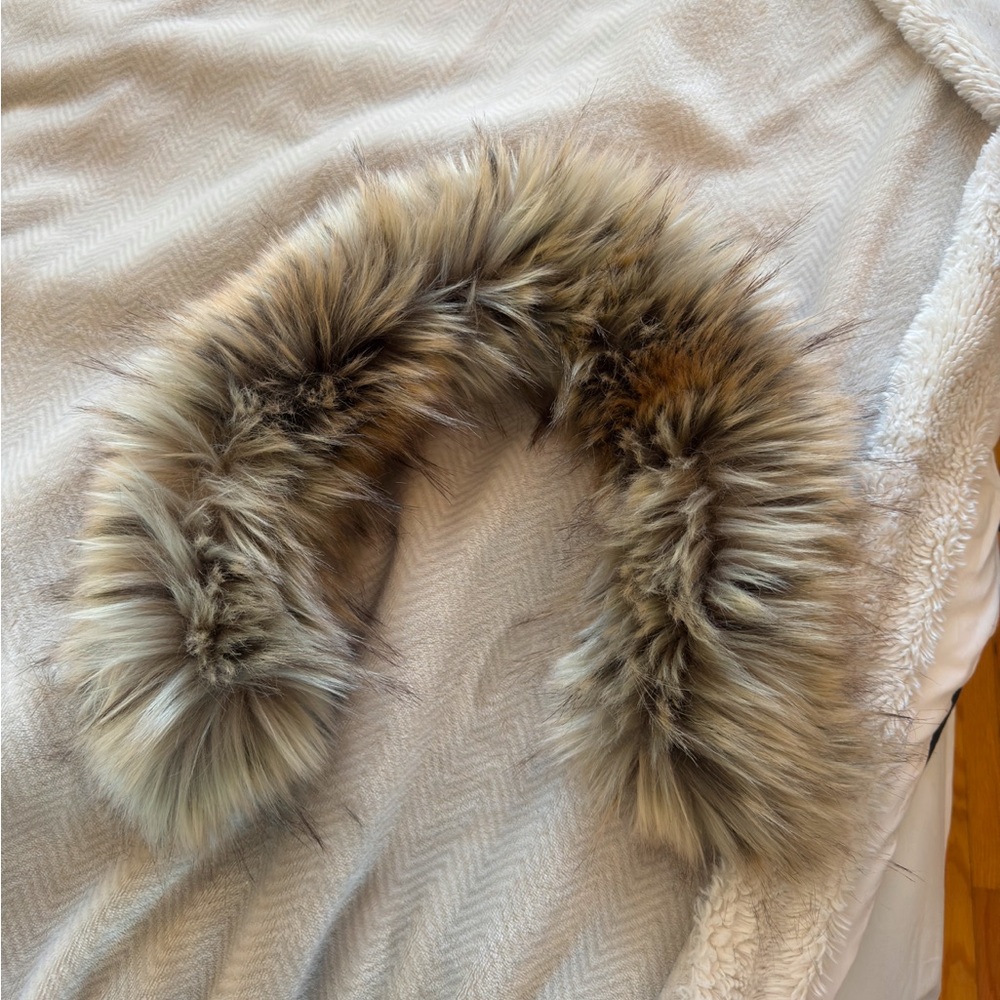 TNA Powder Parka with removable fur! - Picture 3 of 3